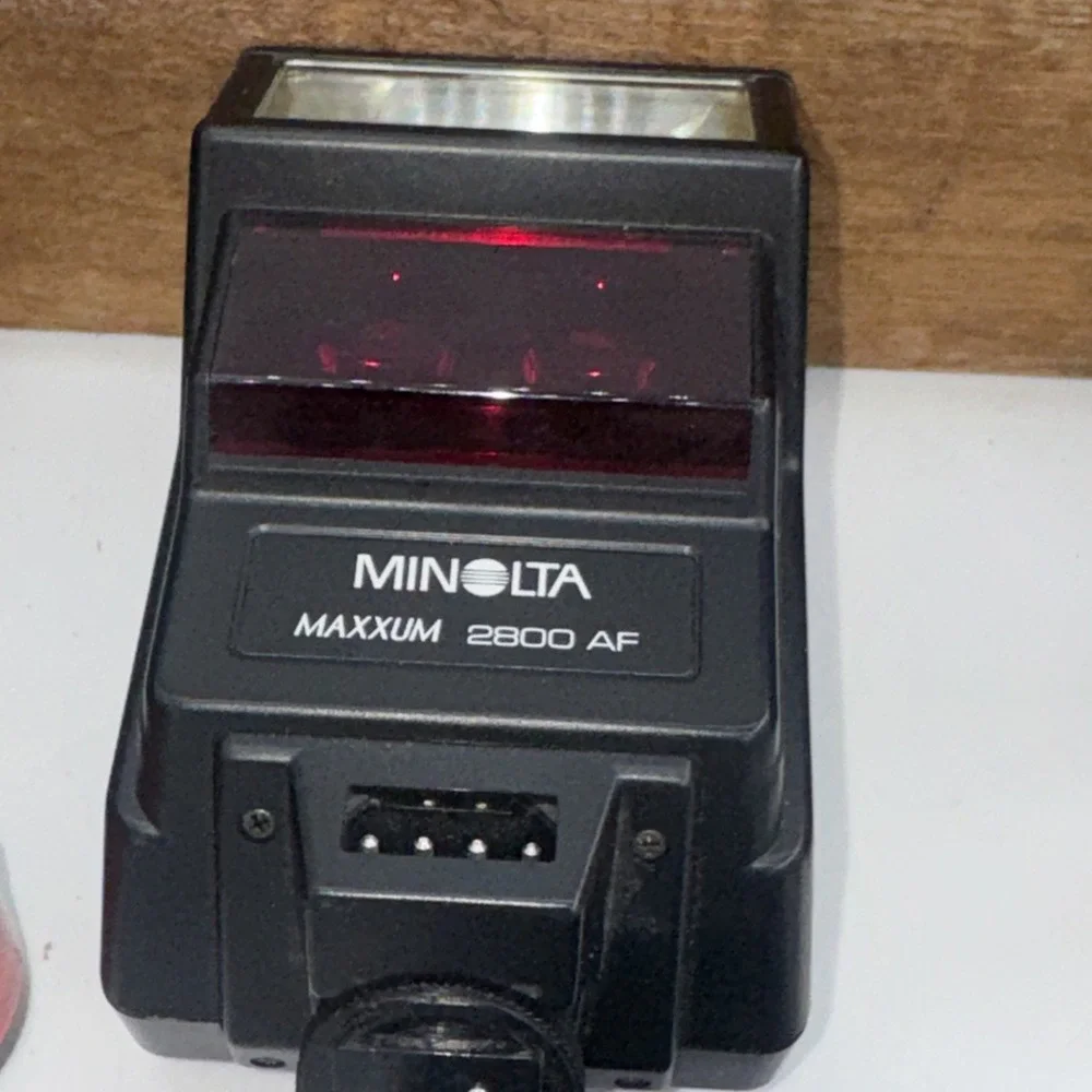 Minolta Maxxum 7000 AF 35mm Camera 70-210mm f/4 Beercan Lens 2800AF Flash TESTED